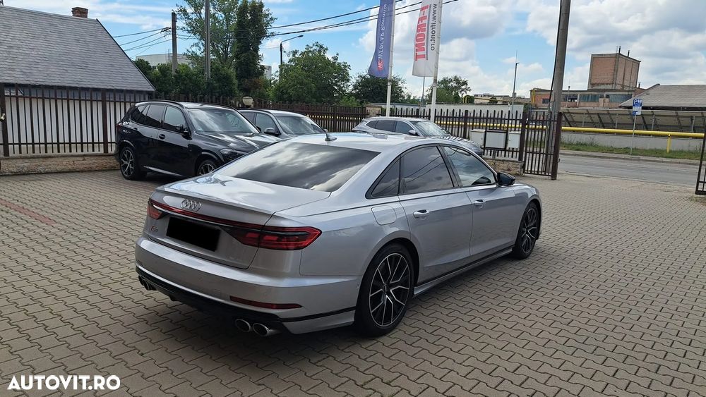 Audi S8 - 13