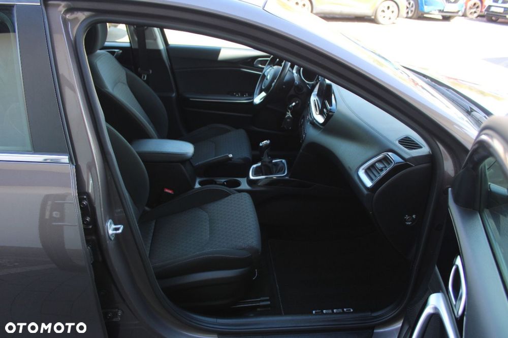 Kia Ceed - 22