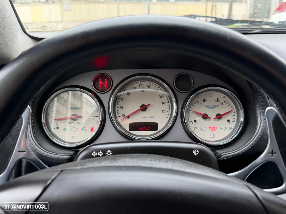 Aston Martin Vanquish - 8