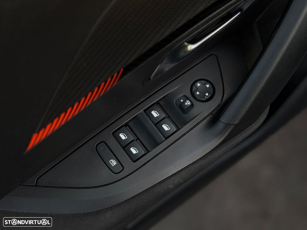 Peugeot 2008 BlueHDi 110 Active Pack - 31