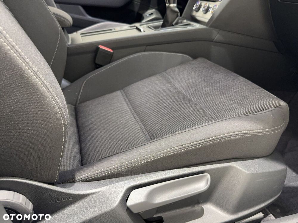 Volkswagen Passat 2.0 TDI SCR Comfortline - 17