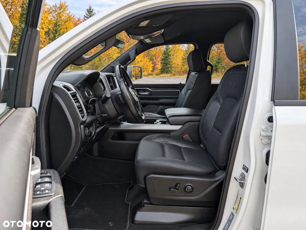 RAM 1500 Crew Cab Shortbed Bighorn - 16