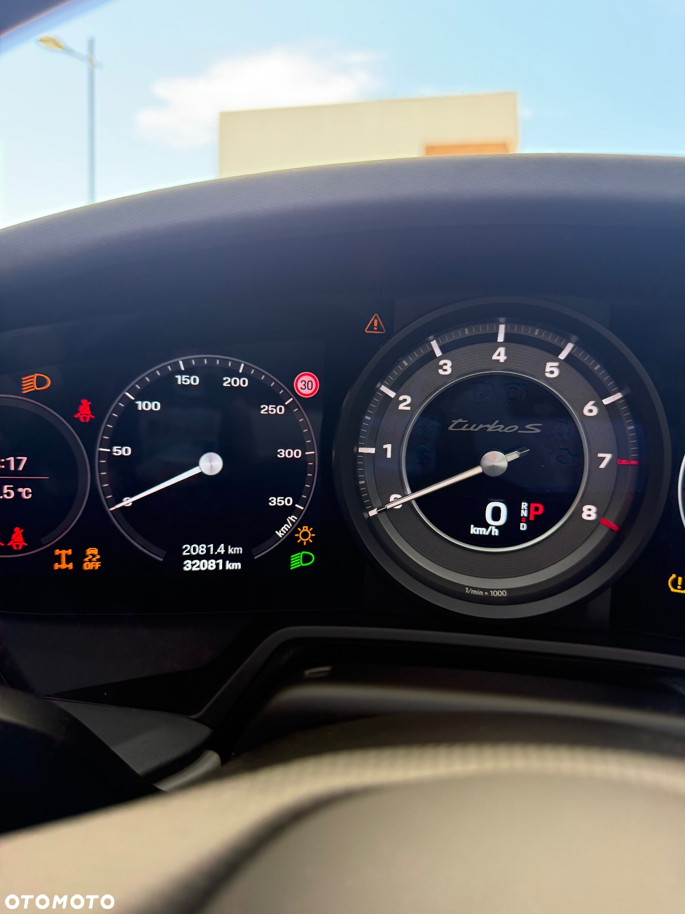 Porsche 911 Carrera Turbo S Cabrio - 8