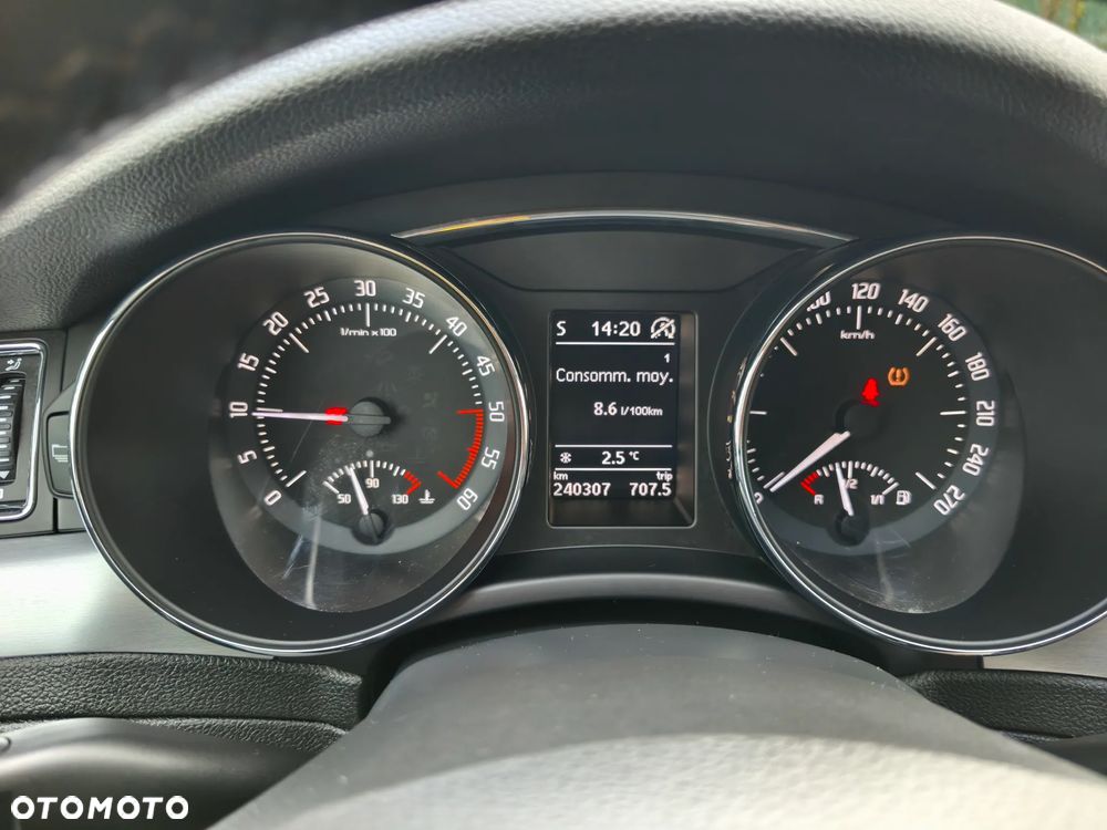 Skoda Superb 1.6 TDI GreenLine - 25