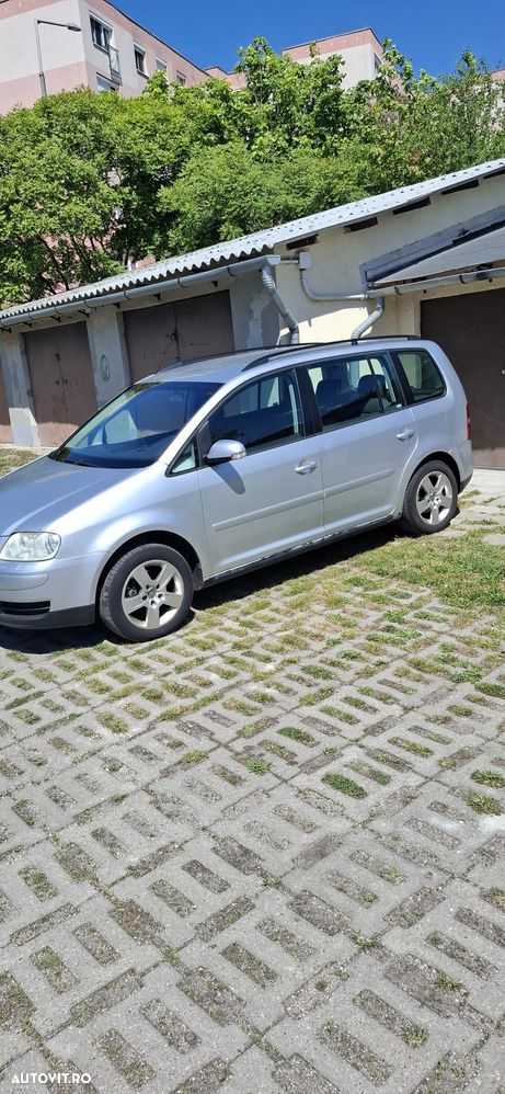 Volkswagen Touran - 1