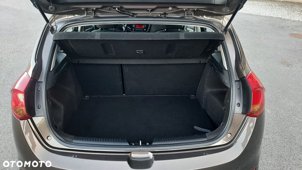 Kia Ceed 1.6 GDI Dream Team Edition - 36