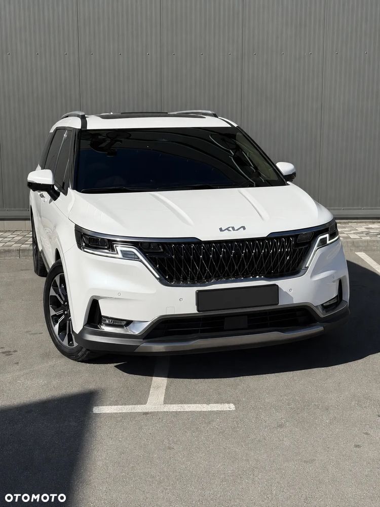 Kia Carnival - 2