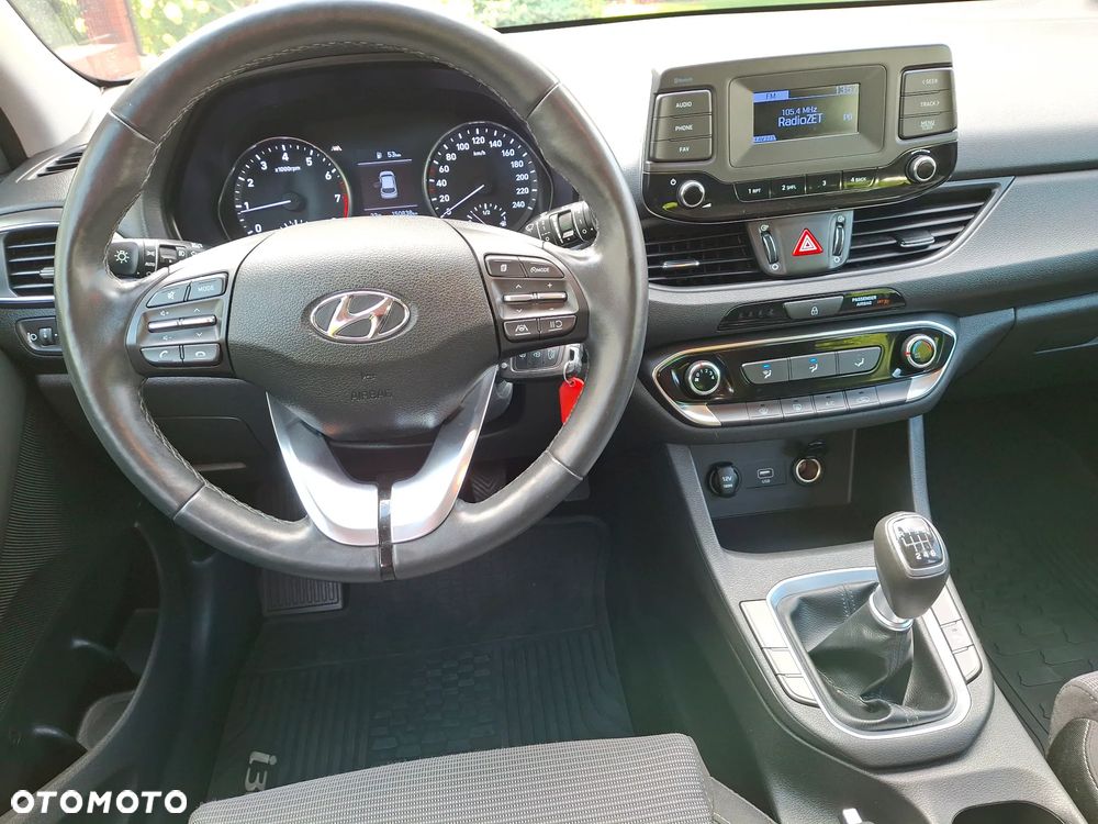 Hyundai i30 1.5 DPI Classic + - 16