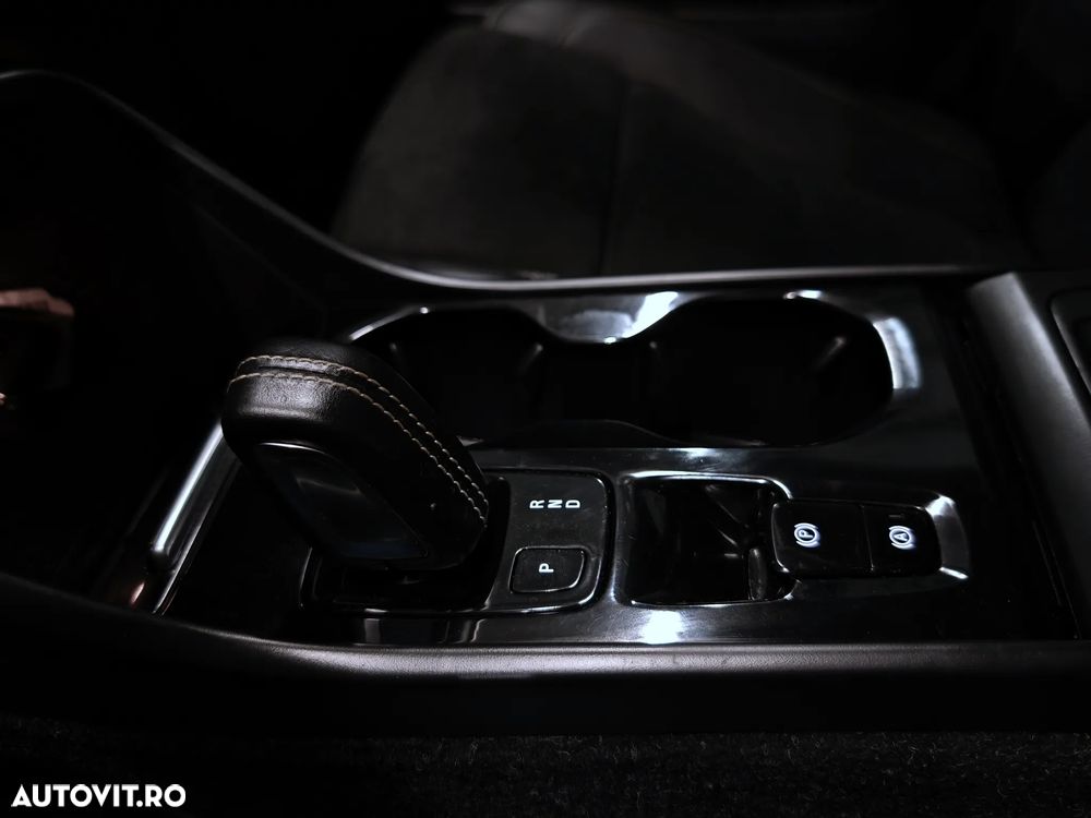 Volvo XC 40 T3 Geartronic RDesign - 27