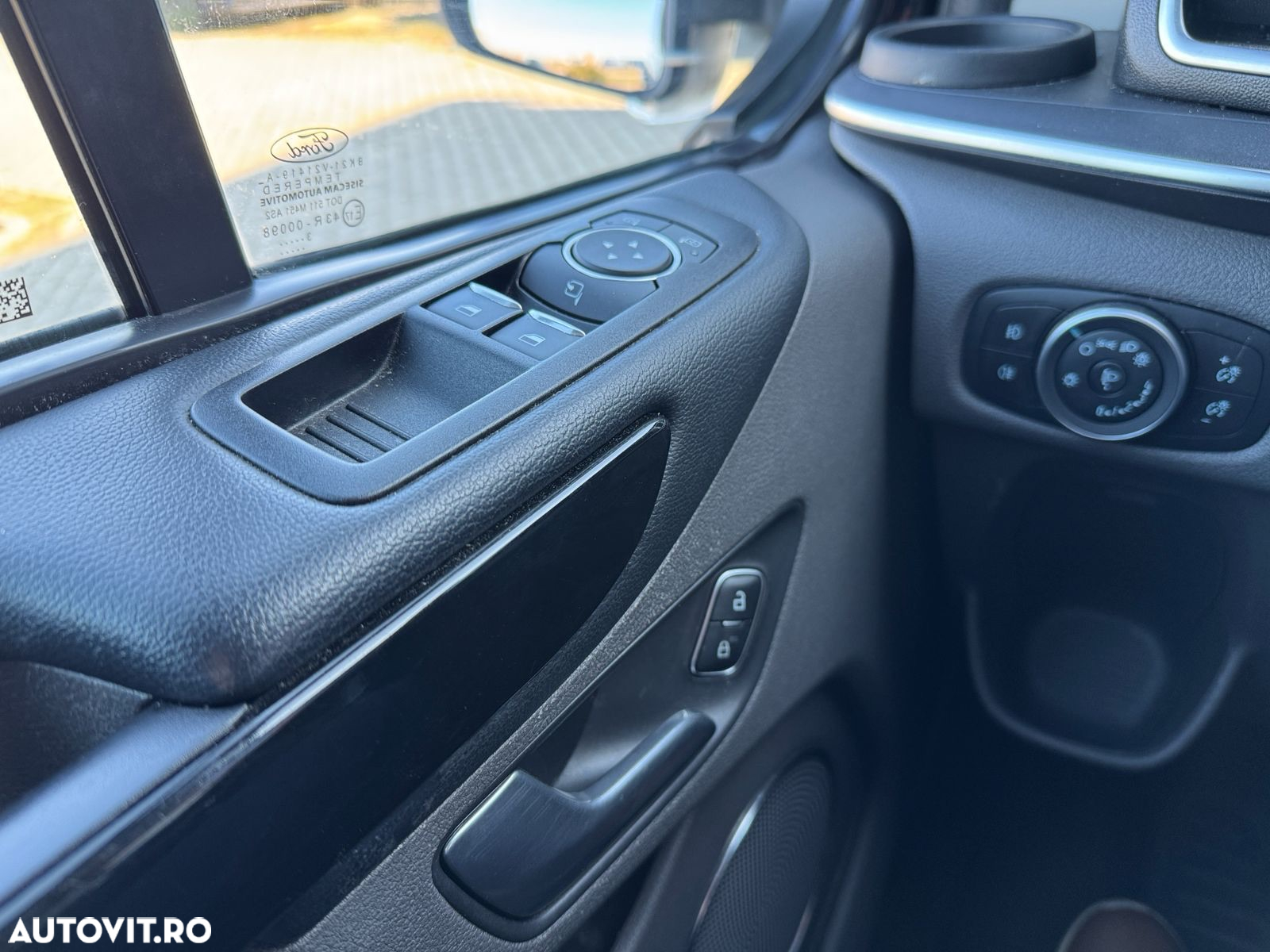 Ford Tourneo Custom Bus 320 2.0 EcoBlue 170 CP L2H1 Titanium X Aut. - 38