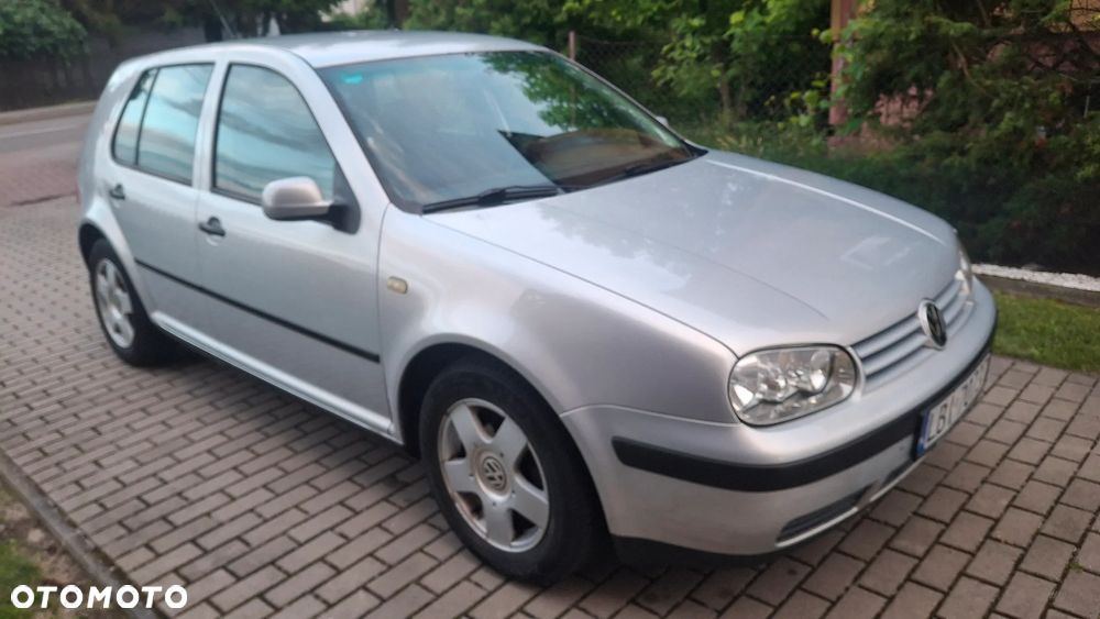 Volkswagen Golf - 1