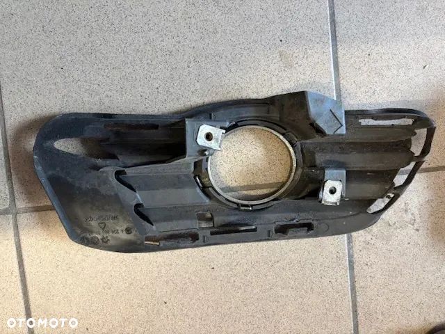 KRATKA ZDERZAKA LEWA MERCEDES W204 A2048850123 - 4