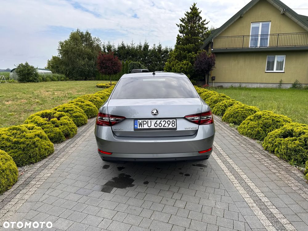 Skoda Superb 2.0 TDI DSG Ambition - 7