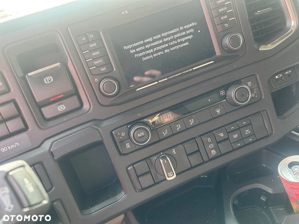 Scania S450 RETARDER / LED / NAWIGACJA / WIRTUALNE ZEGARY / 2 ZBIORNIKI PALIWOWE / LODÓWKA / PRZEBIEG 756 TYS. KM / SCANIA z POLSKIEGO SALONU / 2020 ROK !! - 18