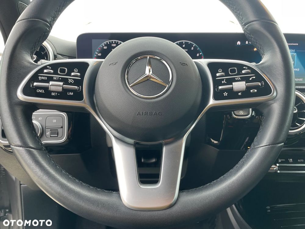 Mercedes-Benz Klasa A 180 Progressive 7G-DCT - 28