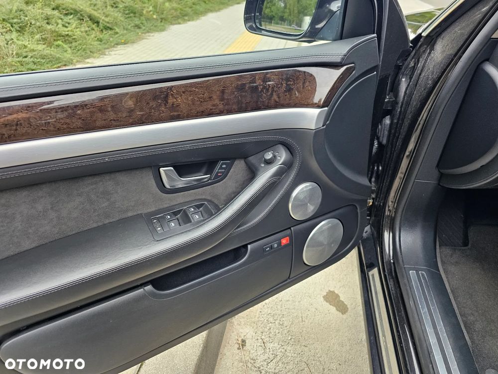 Audi A8 6.0 L Quattro - 11