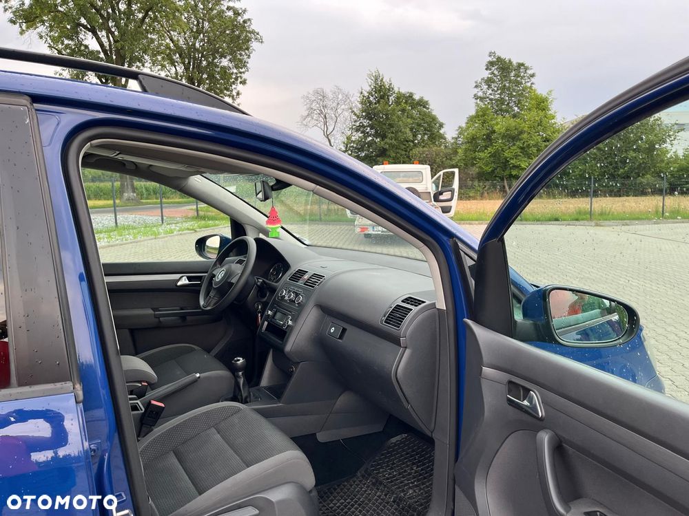 Volkswagen Touran - 24