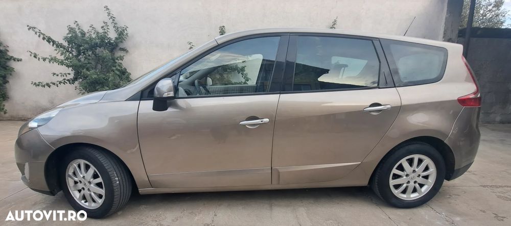 Renault Grand Scenic - 1