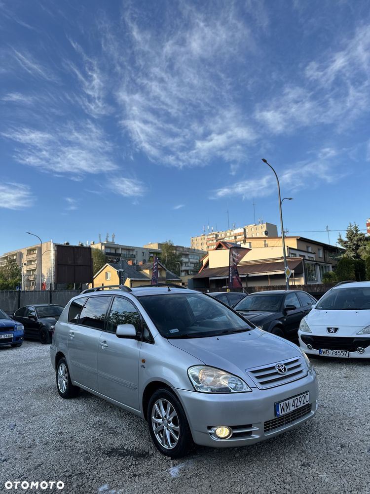 Toyota Avensis Verso - 1