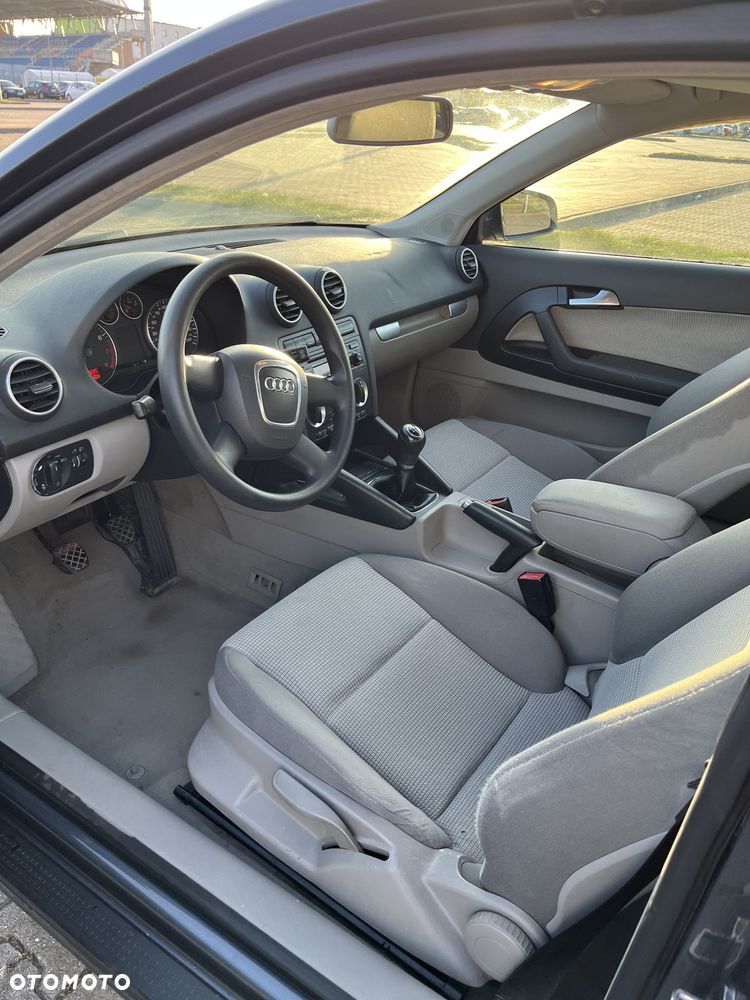 Audi A3 3-drzwiowe 1.6 Attraction - 13