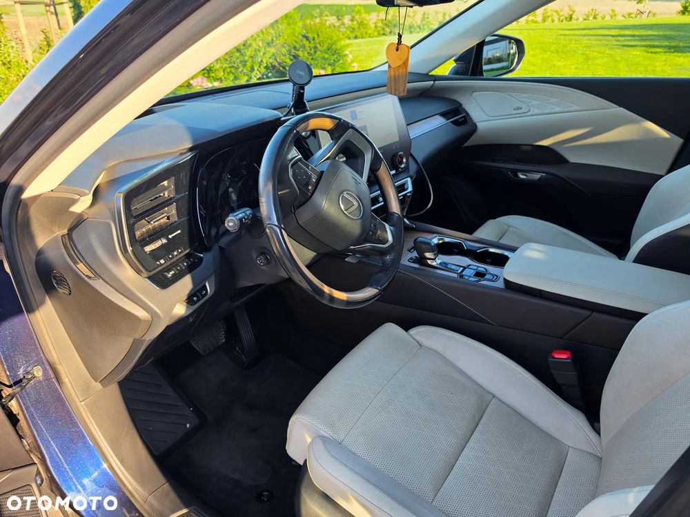 Lexus RX 450h+ Omotenashi - 7