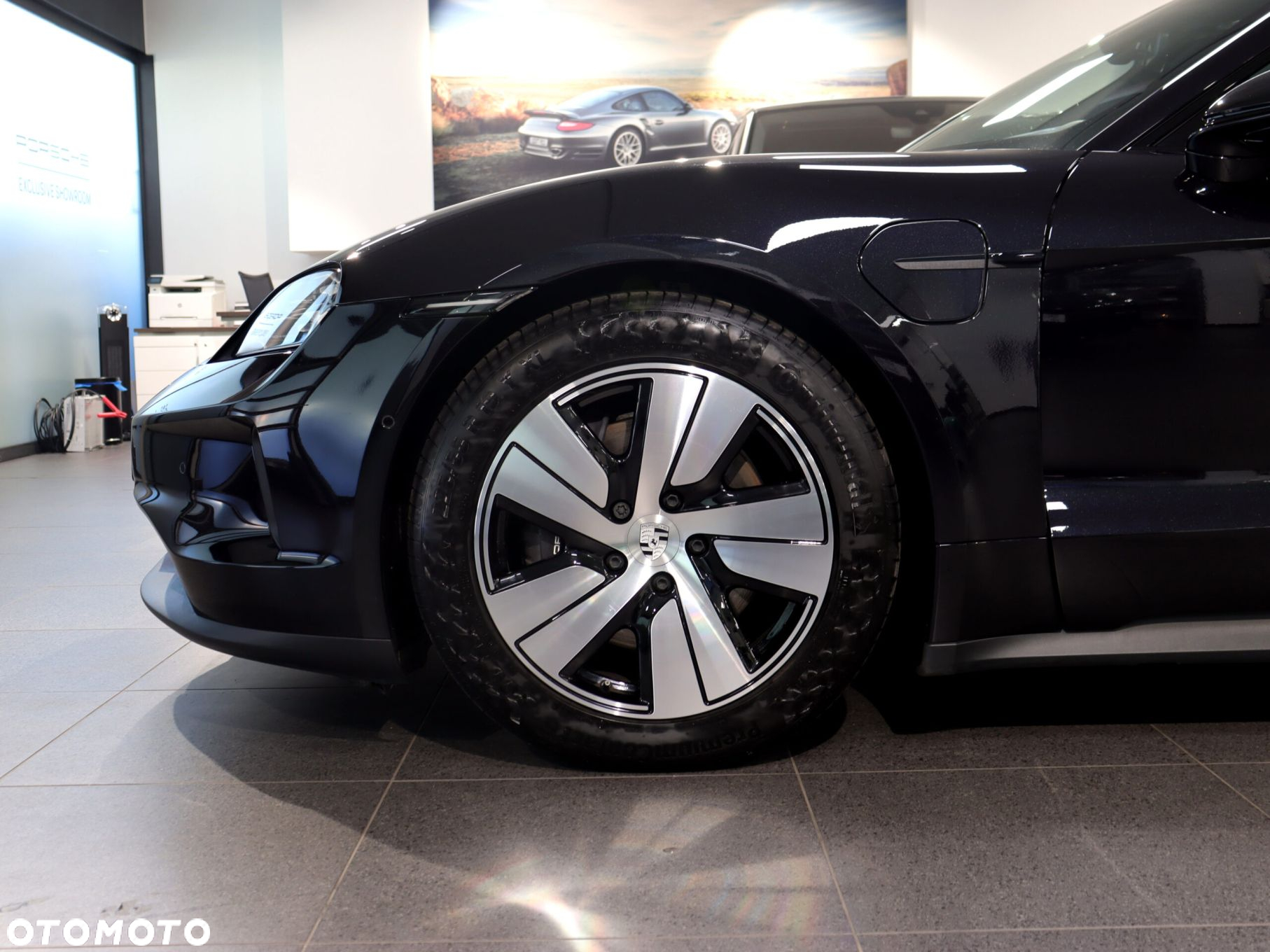 Porsche Taycan - 11