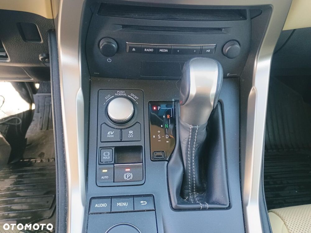 Lexus NX 300h Comfort AWD - 23