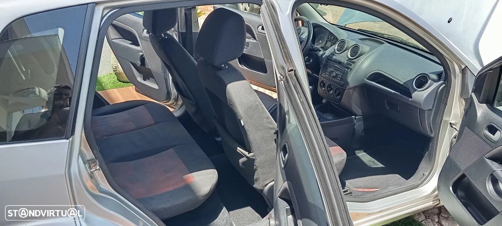 Ford Fiesta 1.25 Ghia - 12