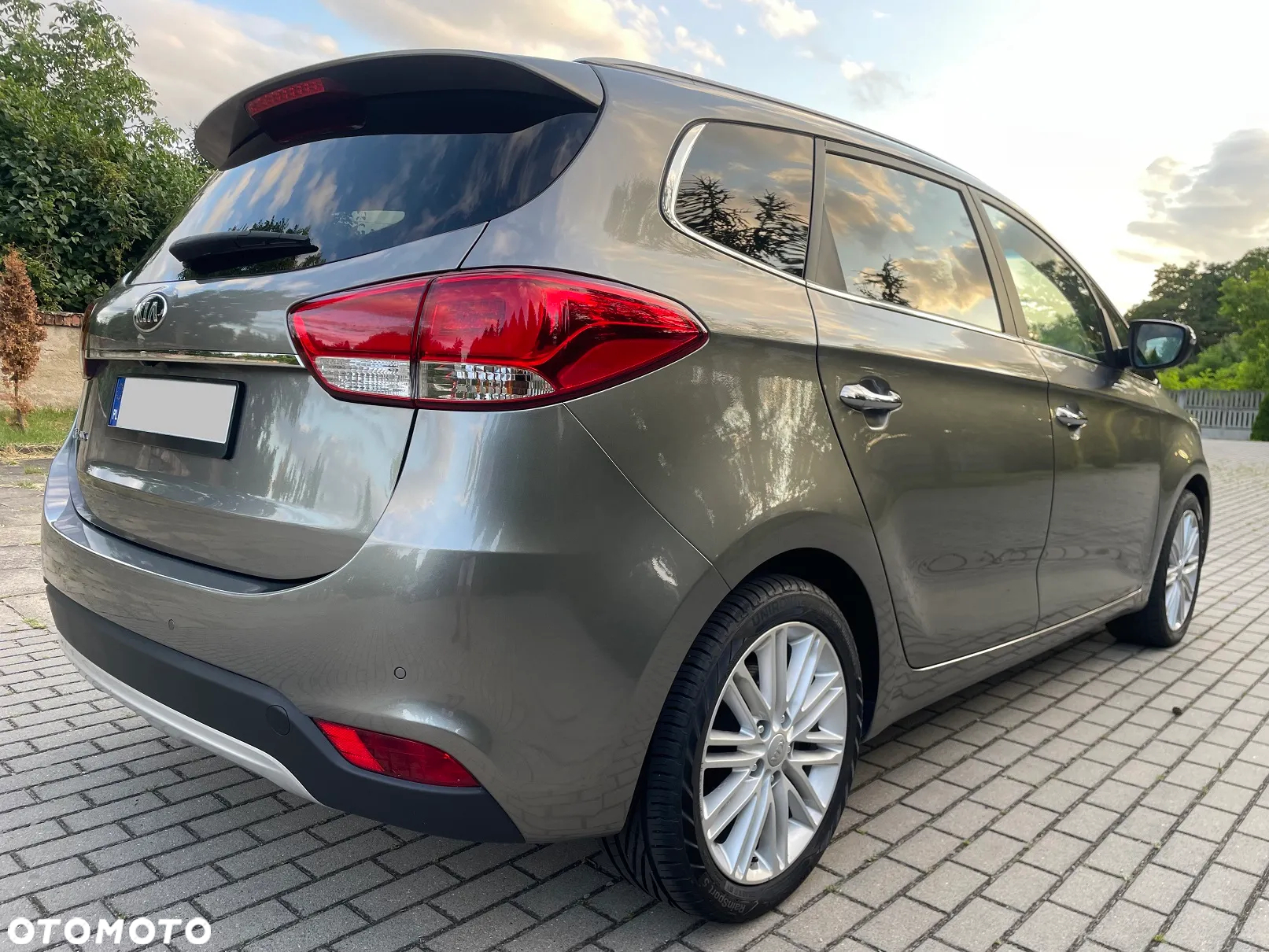 Kia Carens 1.6 GDI XL 7os - 9