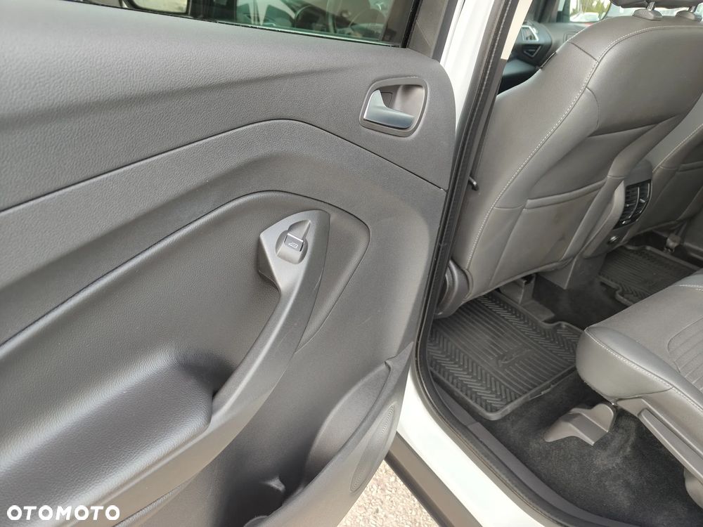 Ford Kuga 2.0 TDCi 4x4 Titanium - 29