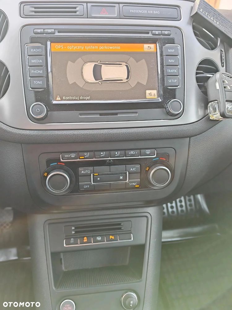 Volkswagen Tiguan 2.0 TDI DPF BlueMotion Technology Lounge Sport & Style - 9