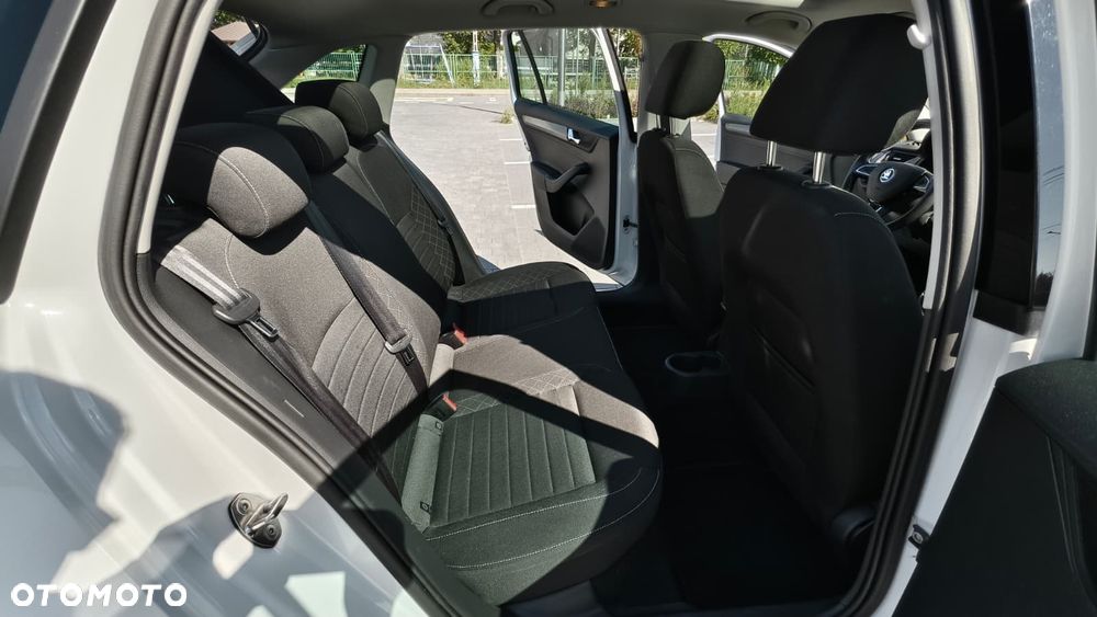 Skoda RAPID Spb 1.0 TSI Style - 9