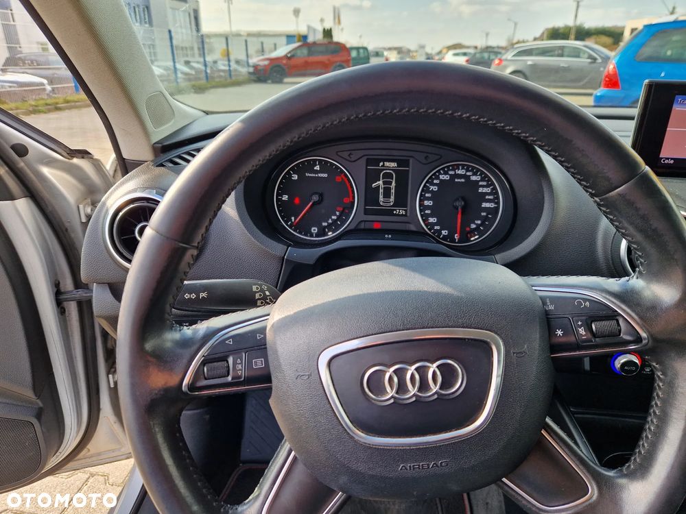 Audi A3 Sportback 1.6 TDI DPF Attraction - 12