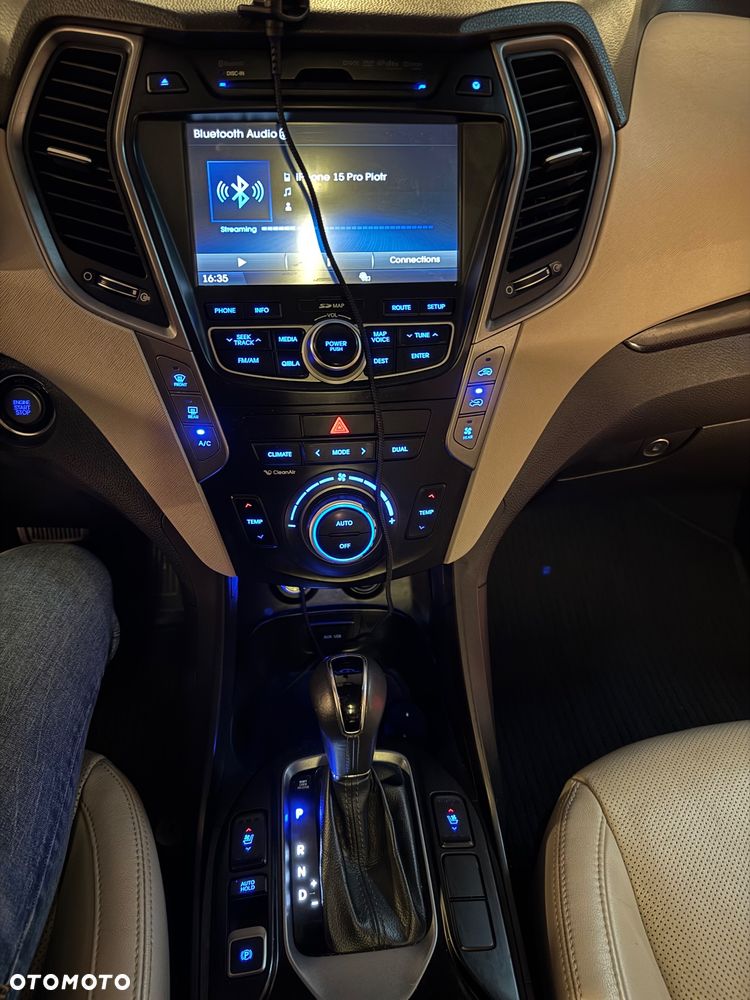 Hyundai Grand Santa Fe - 29