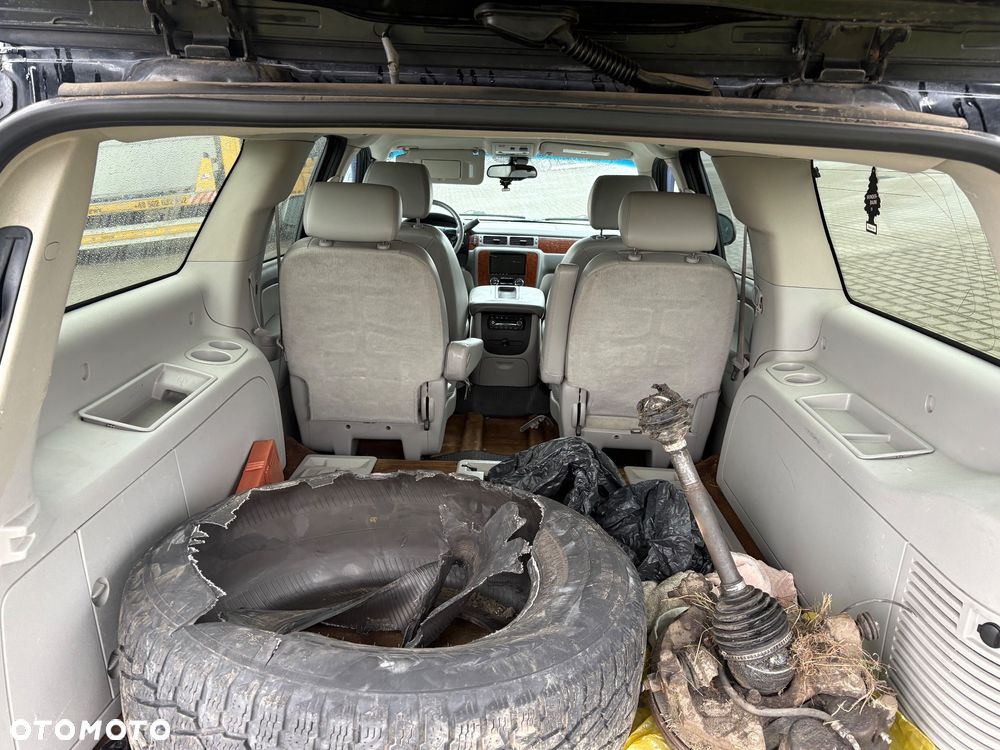 Chevrolet Suburban - 25