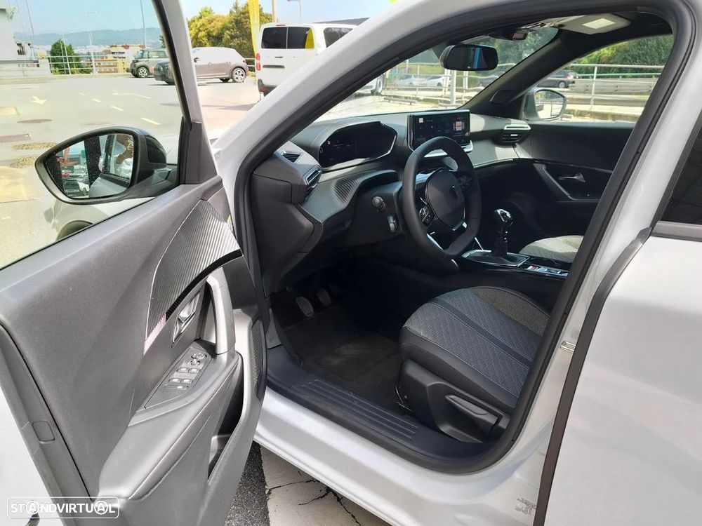 Peugeot 2008 1.2 PureTech Allure - 5