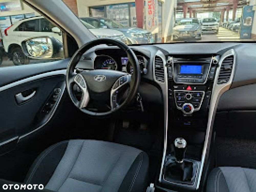 Hyundai i30 blue Kombi 1.4 Passion - 13