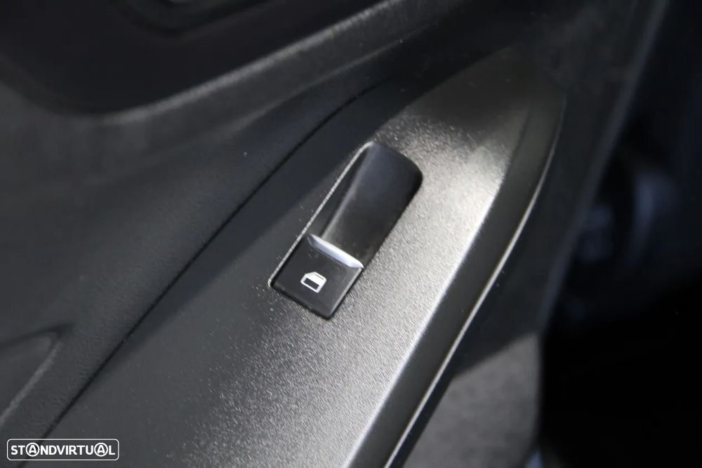 Ford Focus 1.0 EcoBoost MHEV ST-Line - 28