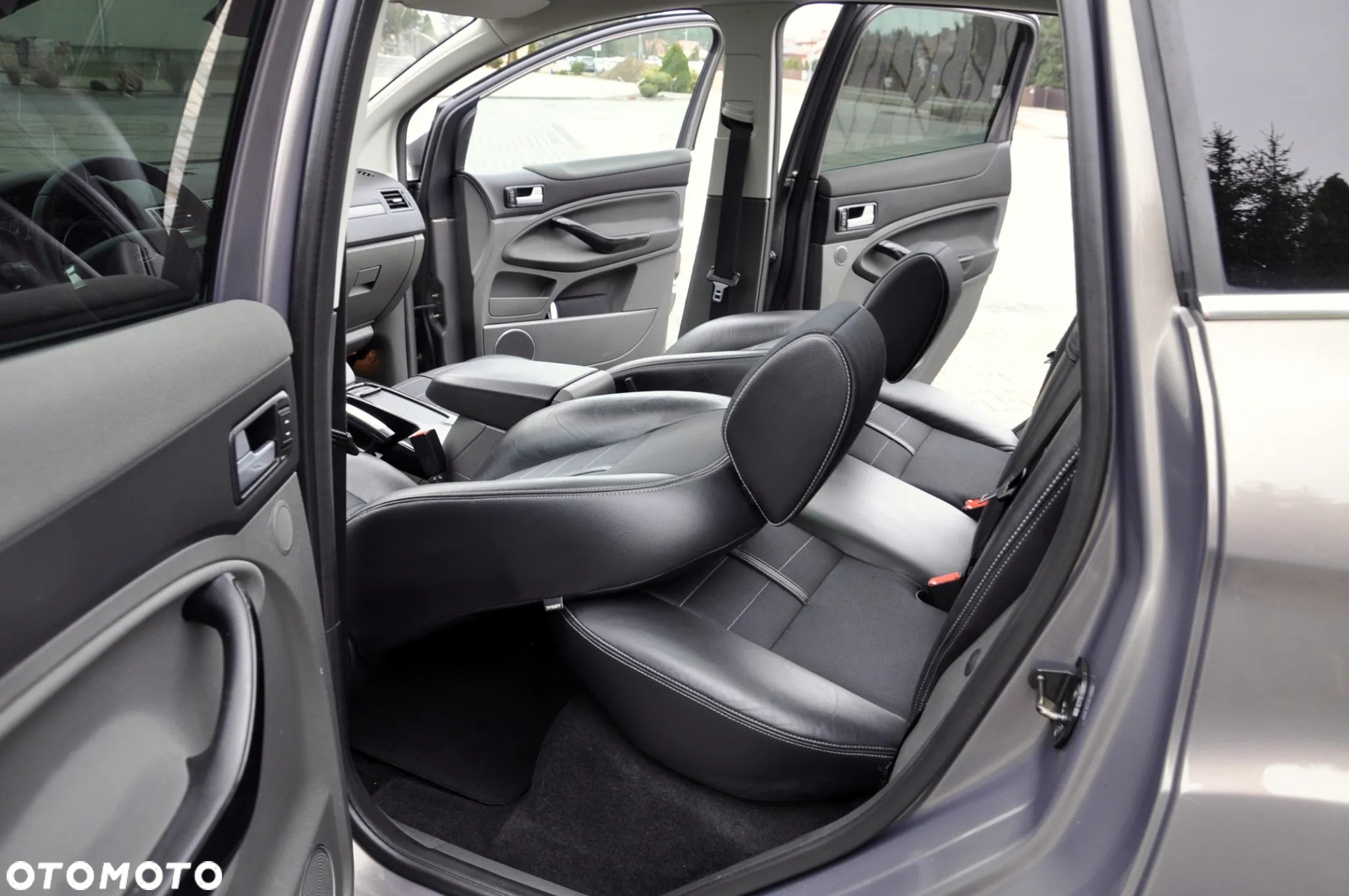 Ford Kuga 2.0 TDCi 4x4 Titanium - 29