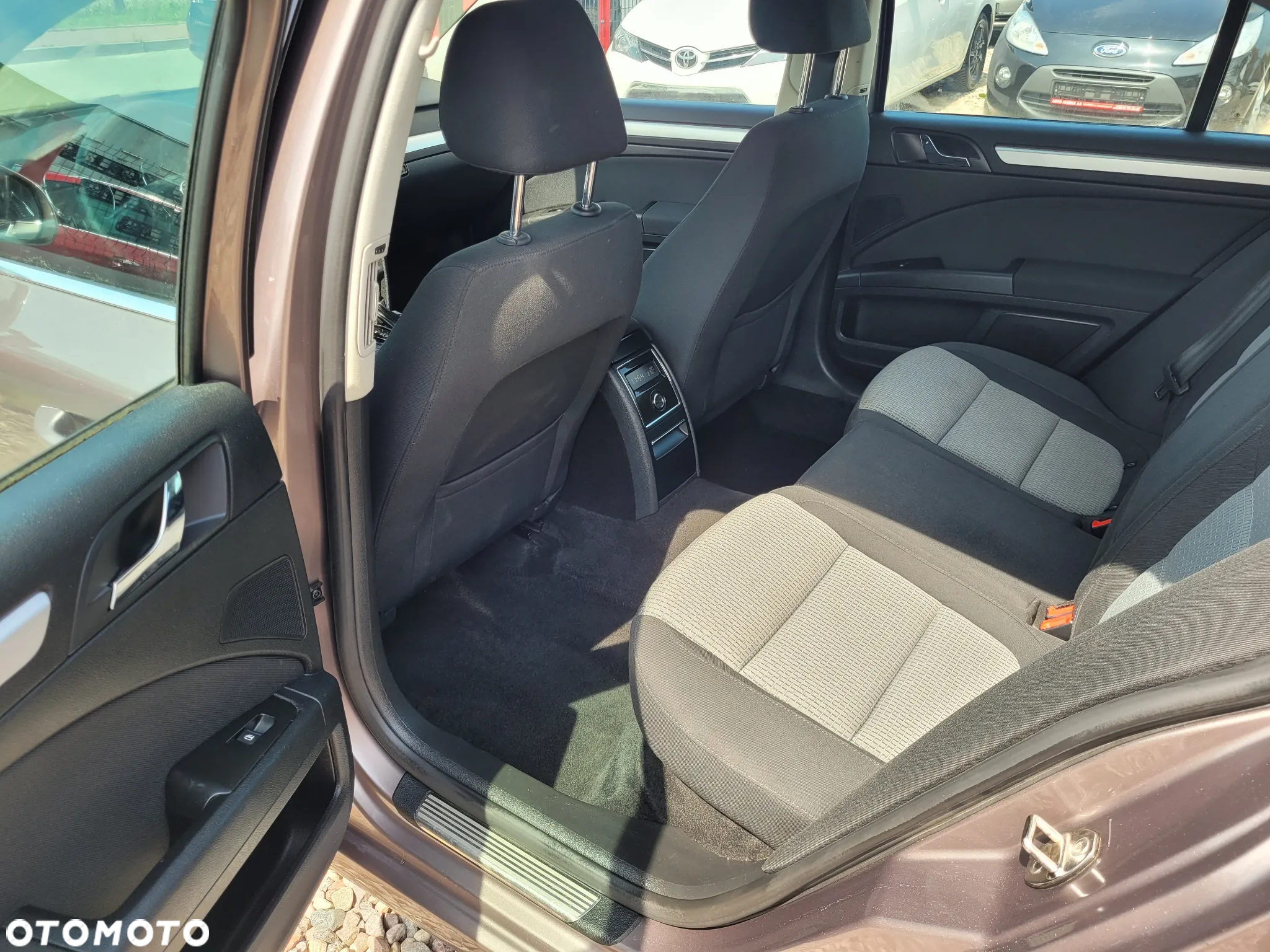 Skoda Superb 2.0 TDI Comfort DSG - 13