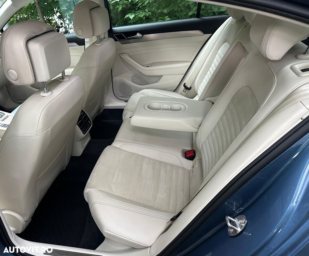 Volkswagen Passat 2.0 TDI DSG Highline - 11