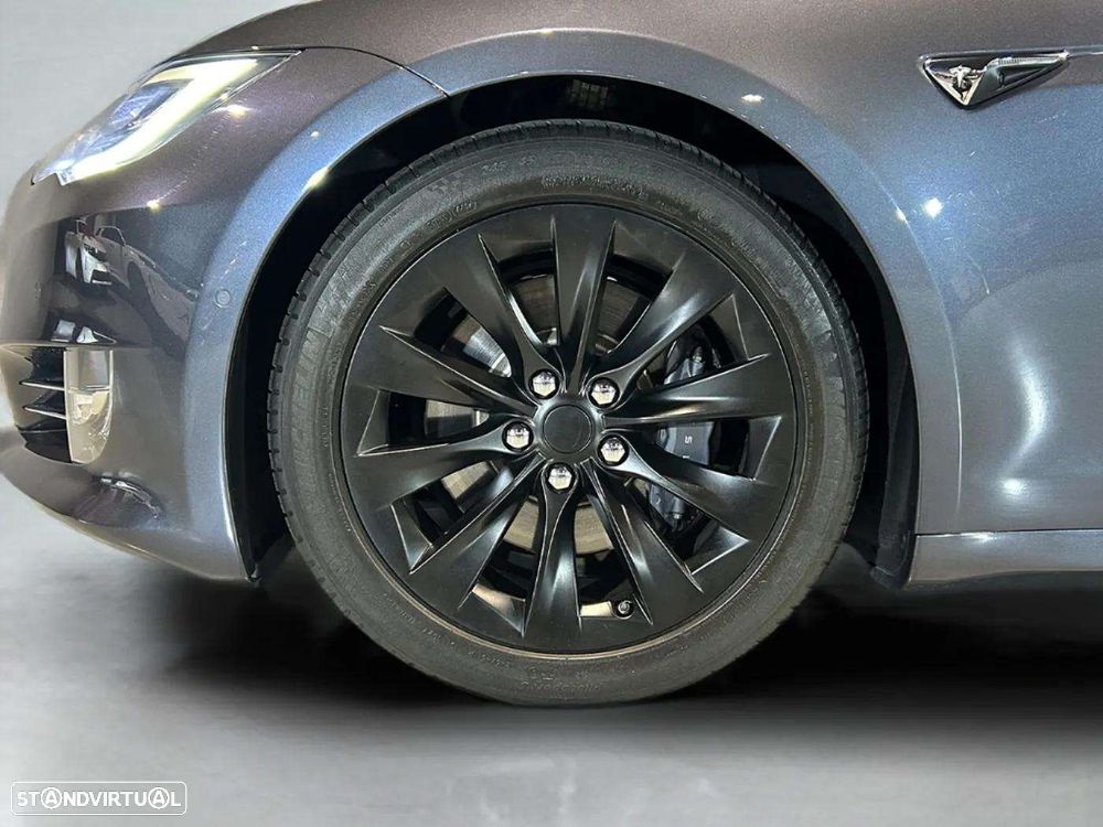 Tesla Model S - 10
