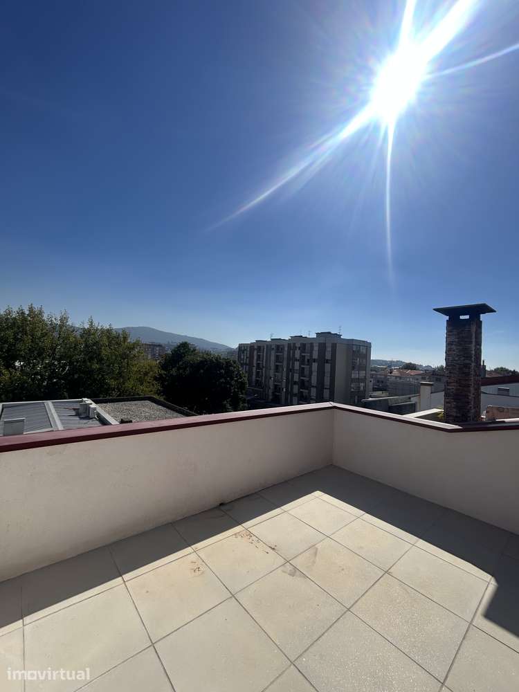 VENDE-SE T2 DUPLEX NOVO, COM TERRAÇO E SUÍTE, NO CENTRO DE BRAGA! - Grande imagem: 2/22