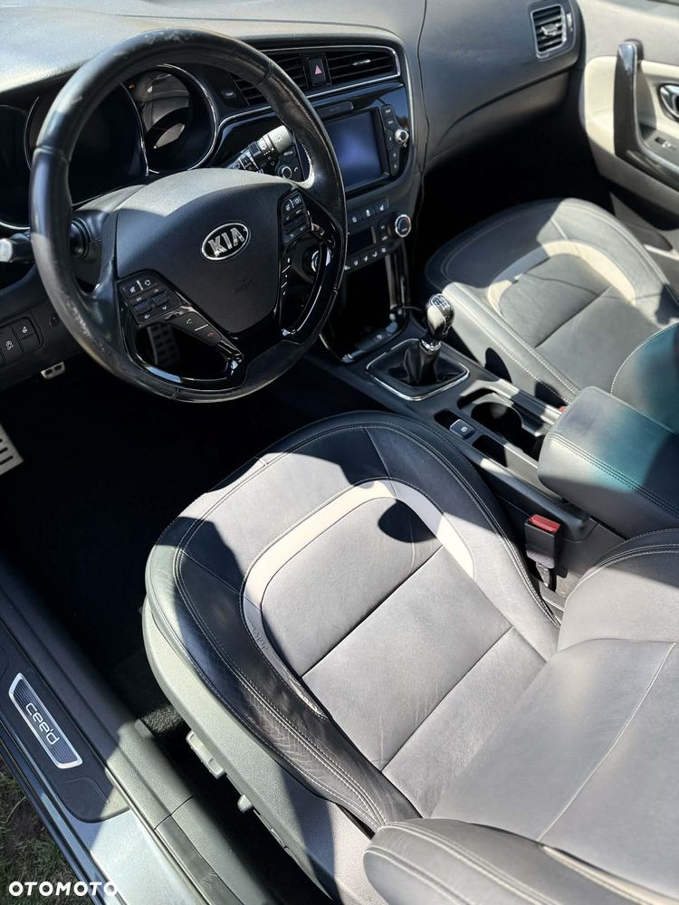 Kia Ceed 1.6 CRDi 136 ISG Platinum Edition - 30