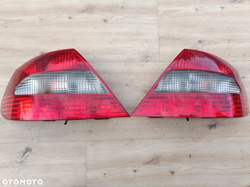 MERCEDES W209 CLK LIFT LAMPA TYL TYLNA LEWA PRAWA ORGINAŁ