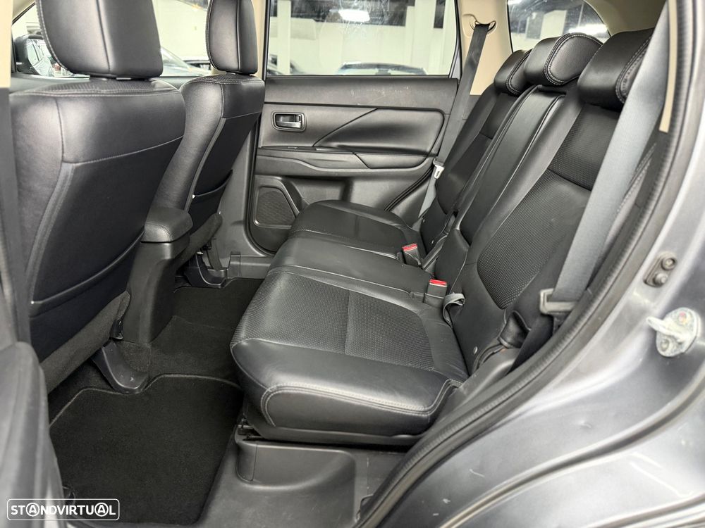 Mitsubishi Outlander 2.2 DI-D Instyle Navi - 20