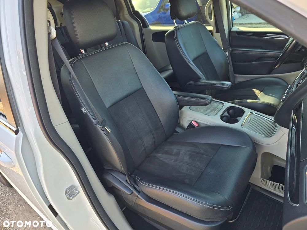 Dodge Grand Caravan - 36