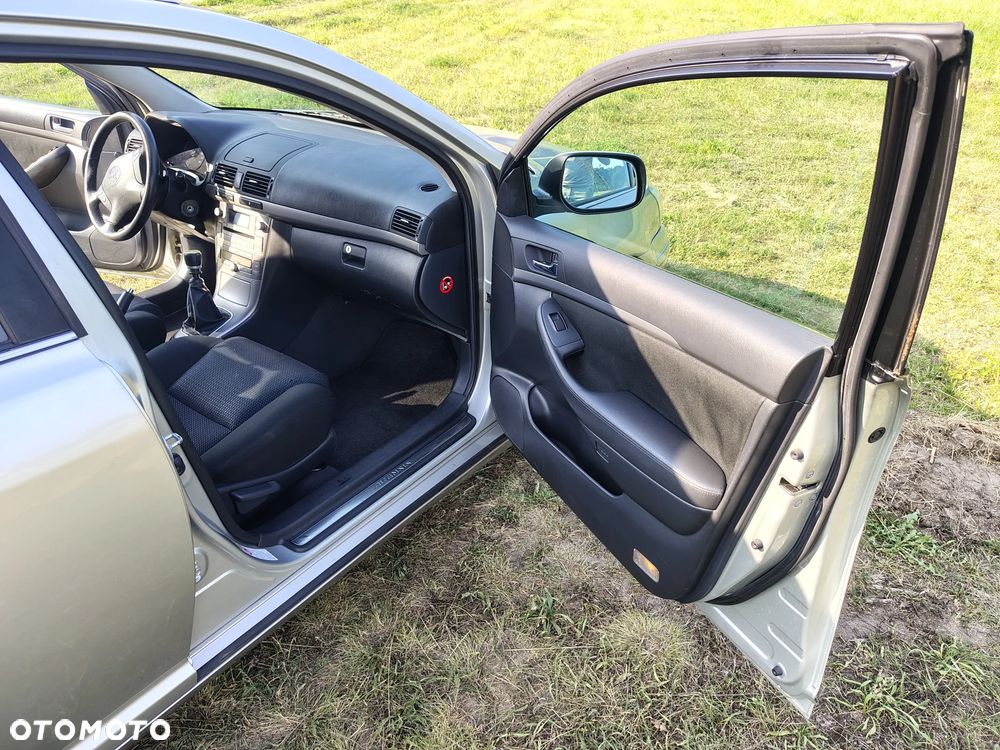 Toyota Avensis 2.0 D-4D Luna - 16