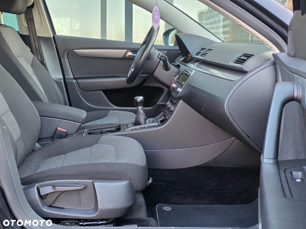 Volkswagen Passat 2.0 TDI Highline - 26