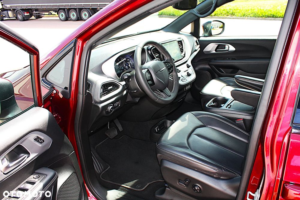 Chrysler Pacifica - 15